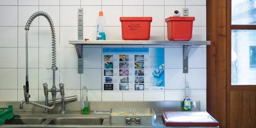 mastering cleanliness: crafting the perfect cleaning checklist for your business